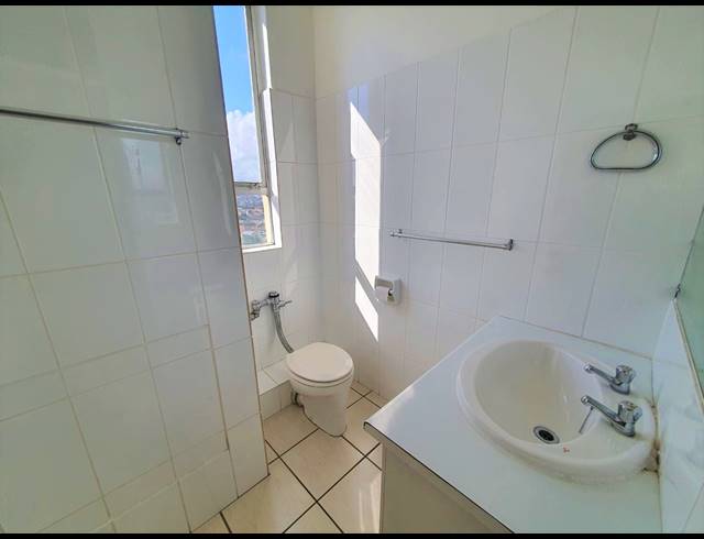 2 BEDROOM APARTMENT TO LET IN TOWNSEND ESTATE